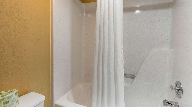Econo Lodge Belton - Kansas City South Room