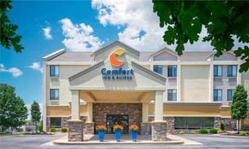 Comfort Inn & Suites near Worlds of Fun