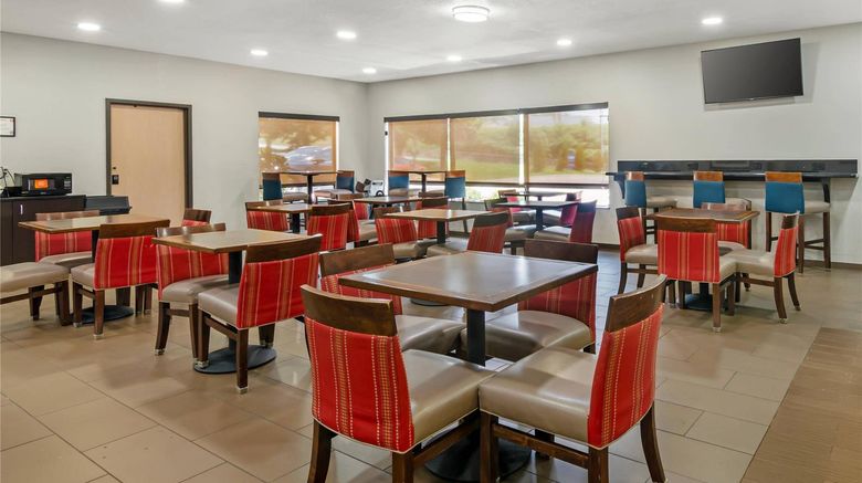 <b>Comfort Inn & Suites near Worlds of Fun Restaurant</b>. Images powered by <a href="https://iceportal.shijigroup.com/" title="IcePortal" target="_blank">IcePortal</a>.