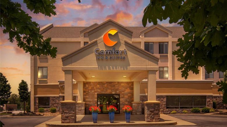 <b>Comfort Inn & Suites near Worlds of Fun Exterior</b>. Images powered by <a href="https://iceportal.shijigroup.com/" title="IcePortal" target="_blank">IcePortal</a>.