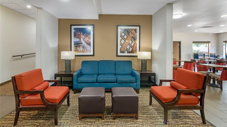 <b>Comfort Inn & Suites near Worlds of Fun Lobby</b>. Images powered by <a href="https://iceportal.shijigroup.com/" title="IcePortal" target="_blank">IcePortal</a>.