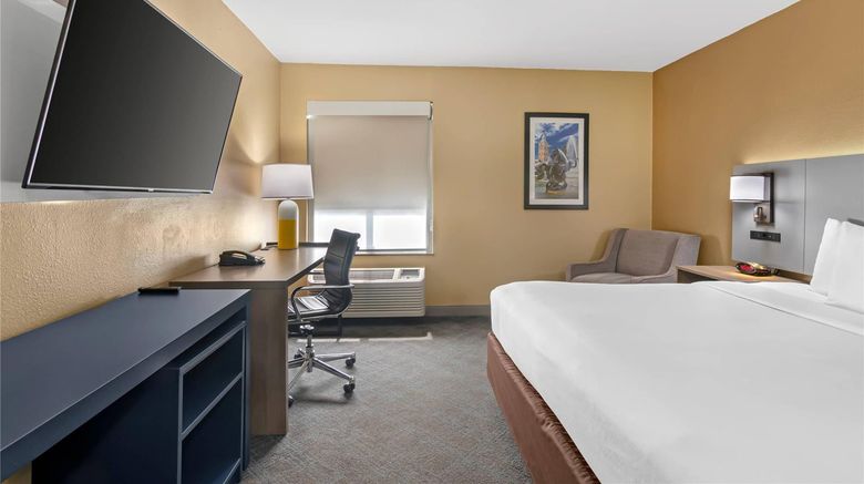 <b>Comfort Inn & Suites near Worlds of Fun Room</b>. Images powered by <a href="https://iceportal.shijigroup.com/" title="IcePortal" target="_blank">IcePortal</a>.
