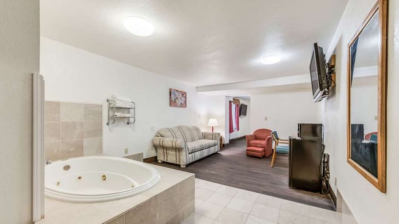 <b>Econo Lodge Truman Inn Suite</b>. Images powered by <a href="https://iceportal.shijigroup.com/" title="IcePortal" target="_blank">IcePortal</a>.