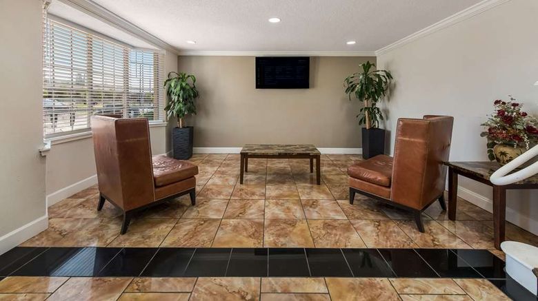 <b>Quality Inn Airport Lobby</b>. Images powered by <a href="https://iceportal.shijigroup.com/" title="IcePortal" target="_blank">IcePortal</a>.