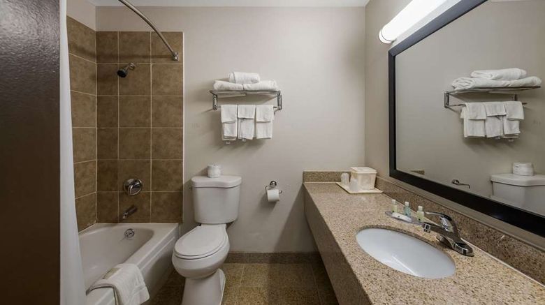 <b>Quality Inn Airport Room</b>. Images powered by <a href="https://iceportal.shijigroup.com/" title="IcePortal" target="_blank">IcePortal</a>.