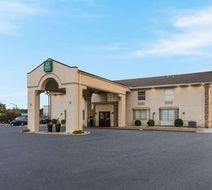 Quality Inn Airport Exterior