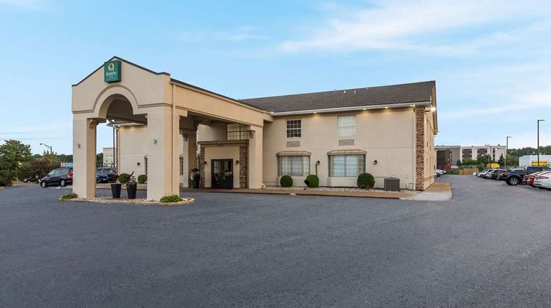 <b>Quality Inn Airport Exterior</b>. Images powered by <a href="https://iceportal.shijigroup.com/" title="IcePortal" target="_blank">IcePortal</a>.