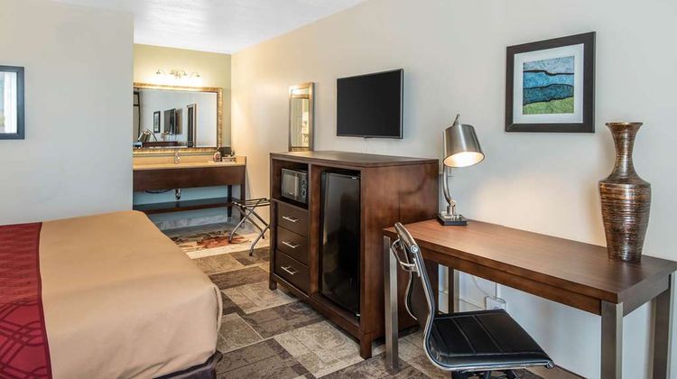 Econo Lodge Room