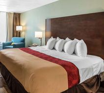 Econo Lodge Room