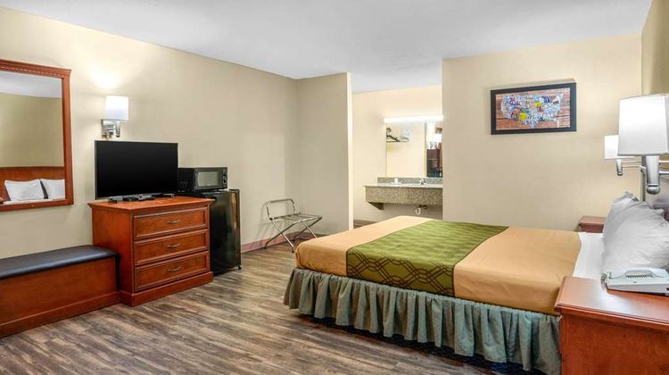 Econo Lodge Room