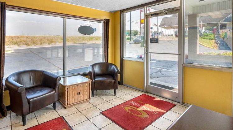 Econo Lodge Lobby