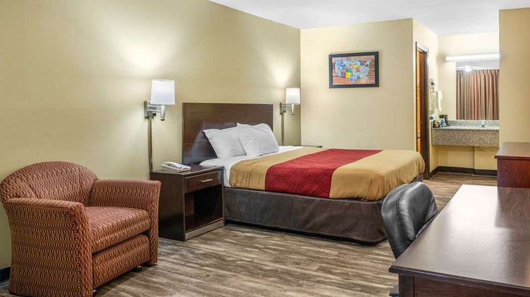 Econo Lodge Room
