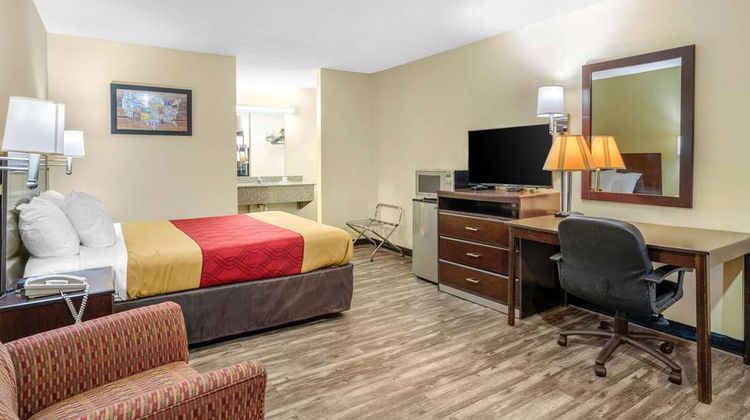 Econo Lodge Room