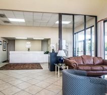 Econo Lodge East Lobby