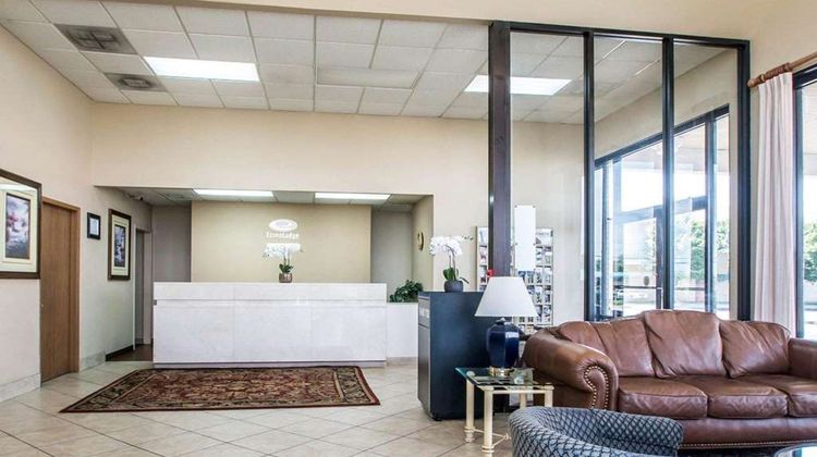 Econo Lodge East Lobby