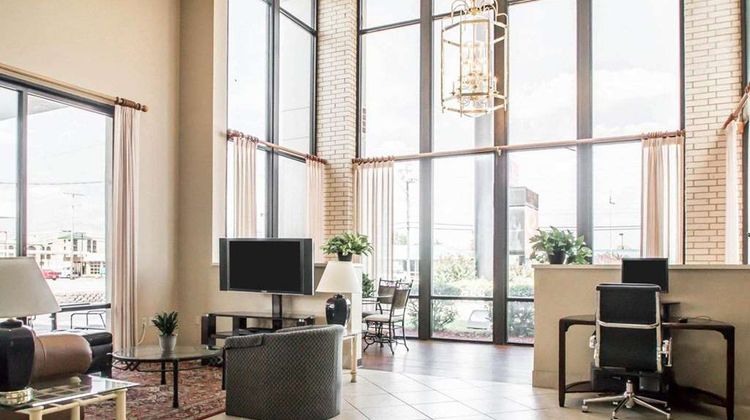 Econo Lodge East Lobby