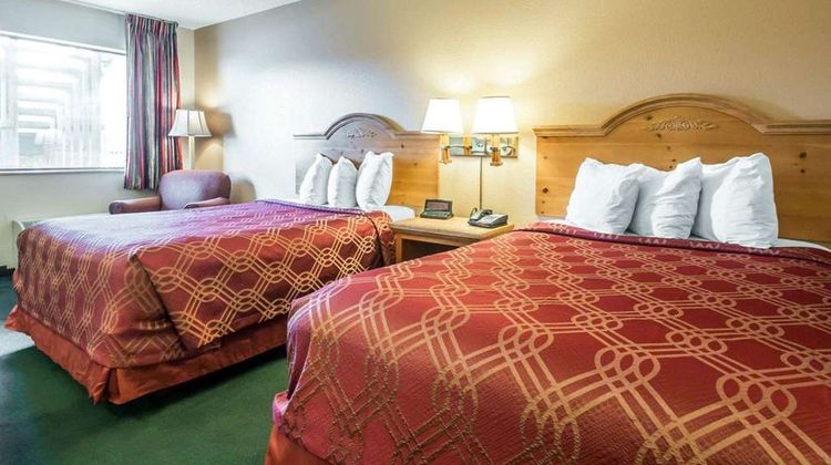 Econo Lodge East Room