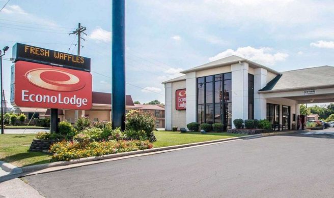 Econo Lodge East Exterior