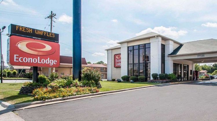 Econo Lodge East Exterior
