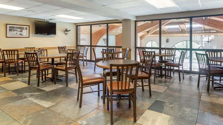 <b>Comfort Inn at Thousand Hills Restaurant</b>. Images powered by <a href="https://iceportal.shijigroup.com/" title="IcePortal" target="_blank">IcePortal</a>.