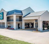 Quality Inn South Exterior
