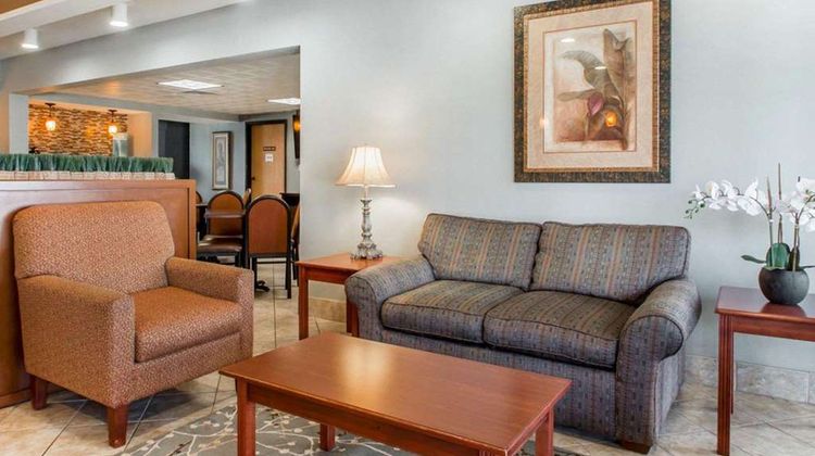 Quality Inn South Lobby