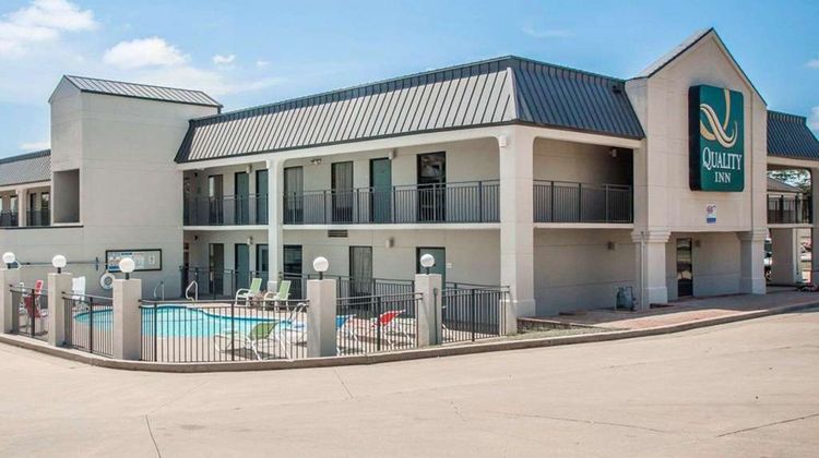 Quality Inn South Exterior