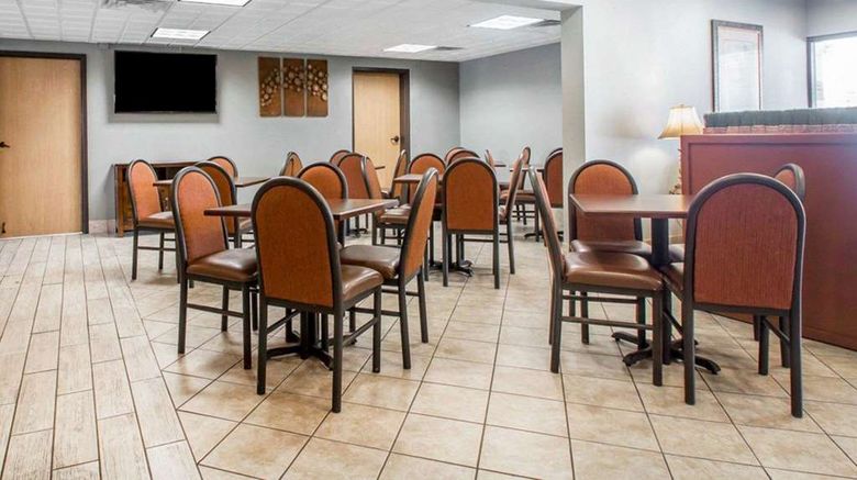 <b>Quality Inn South Restaurant</b>. Images powered by <a href="https://iceportal.shijigroup.com/" title="IcePortal" target="_blank">IcePortal</a>.