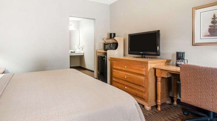 Quality Inn South Room