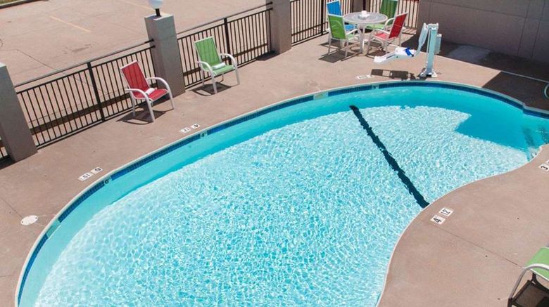 <b>Quality Inn South Pool</b>. Images powered by <a href="https://iceportal.shijigroup.com/" title="IcePortal" target="_blank">IcePortal</a>.