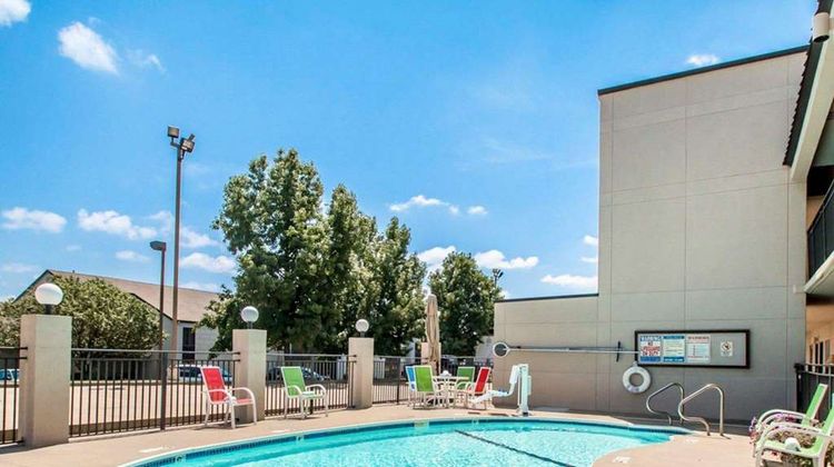 Quality Inn South Pool