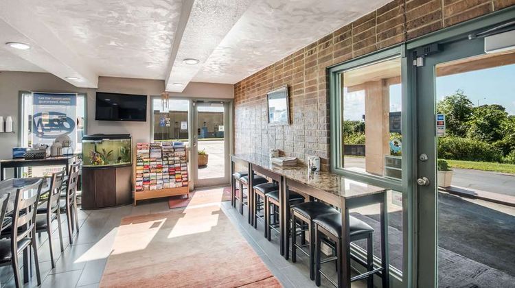 Econo Lodge Lobby