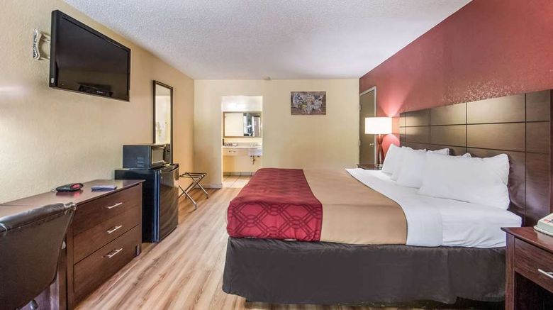 <b>Econo Lodge Room</b>. Images powered by <a href="https://iceportal.shijigroup.com/" title="IcePortal" target="_blank">IcePortal</a>.