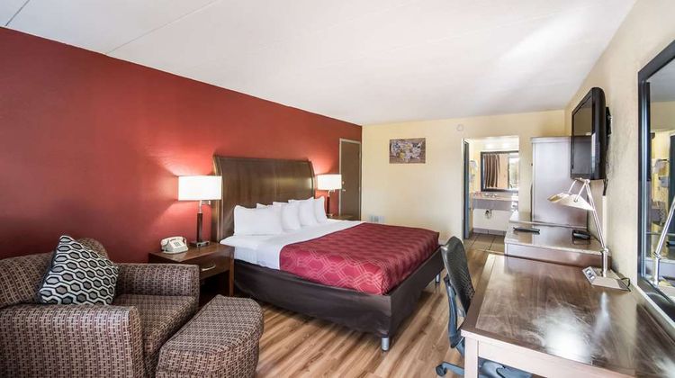 Econo Lodge Room