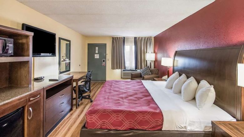 <b>Econo Lodge Room</b>. Images powered by <a href="https://iceportal.shijigroup.com/" title="IcePortal" target="_blank">IcePortal</a>.