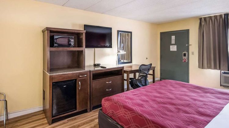Econo Lodge Room