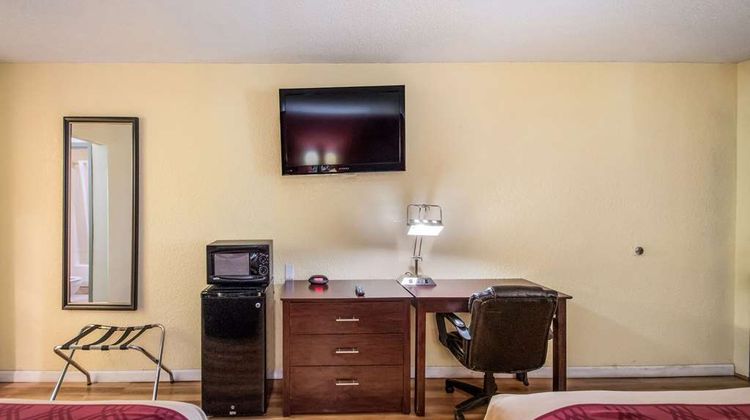Econo Lodge Room