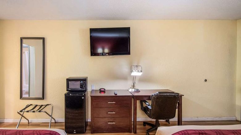 <b>Econo Lodge Room</b>. Images powered by <a href="https://iceportal.shijigroup.com/" title="IcePortal" target="_blank">IcePortal</a>.