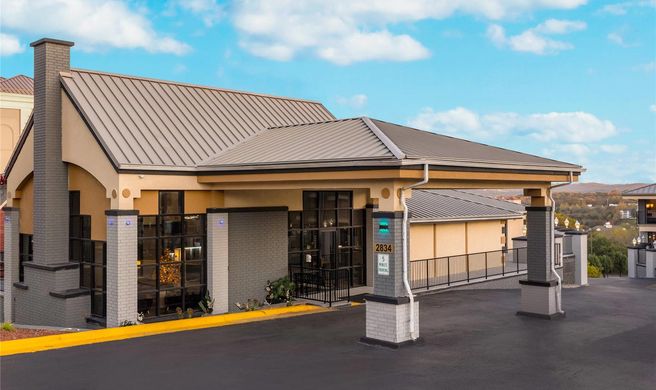 Quality Inn on the Strip Exterior