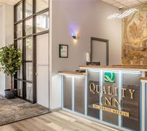 Quality Inn on the Strip Lobby