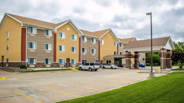 Quality Suites St Joseph Exterior