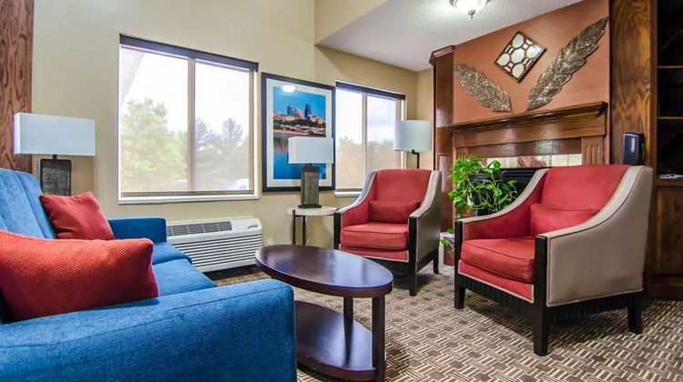 Quality Suites St Joseph Lobby