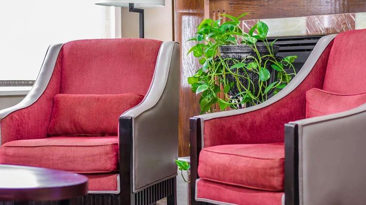 Quality Suites St Joseph Lobby