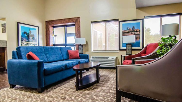 Quality Suites St Joseph Lobby