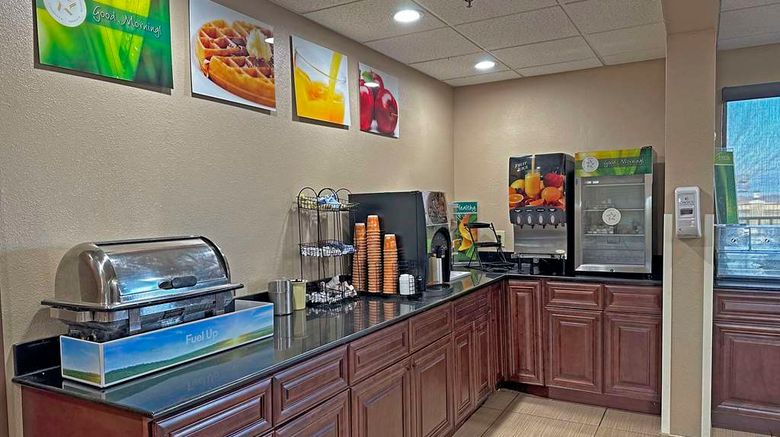 <b>Quality Inn Restaurant</b>. Images powered by <a href="https://iceportal.shijigroup.com/" title="IcePortal" target="_blank">IcePortal</a>.