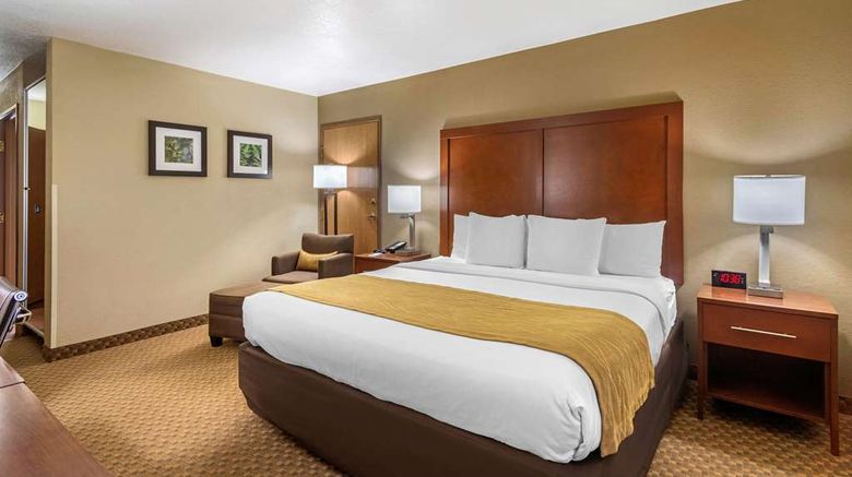 <b>Comfort Inn & Suites Springfield I-44 Room</b>. Images powered by <a href="https://iceportal.shijigroup.com/" title="IcePortal" target="_blank">IcePortal</a>.