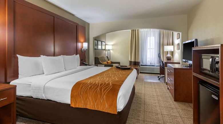 <b>Comfort Inn & Suites Springfield I-44 Suite</b>. Images powered by <a href="https://iceportal.shijigroup.com/" title="IcePortal" target="_blank">IcePortal</a>.