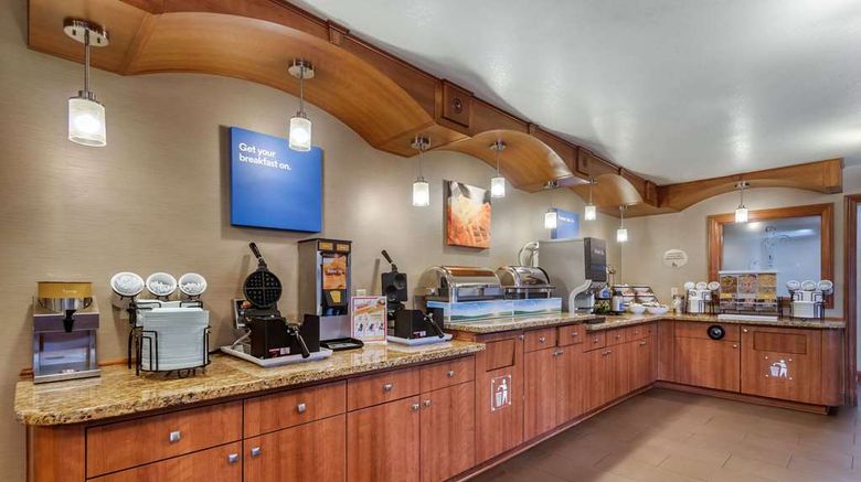 <b>Comfort Inn & Suites Springfield I-44 Restaurant</b>. Images powered by <a href="https://iceportal.shijigroup.com/" title="IcePortal" target="_blank">IcePortal</a>.