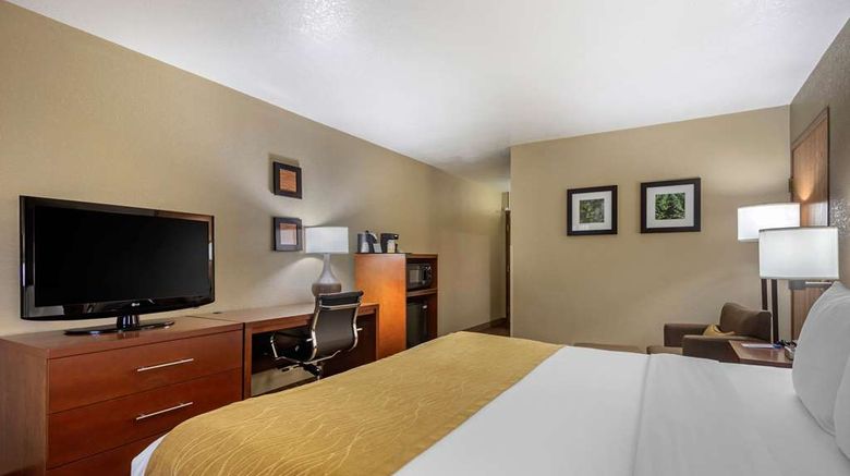 <b>Comfort Inn & Suites Springfield I-44 Room</b>. Images powered by <a href="https://iceportal.shijigroup.com/" title="IcePortal" target="_blank">IcePortal</a>.