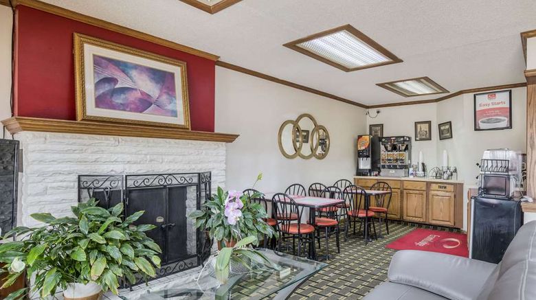 <b>Econo Lodge Cameron Lobby</b>. Images powered by <a href="https://iceportal.shijigroup.com/" title="IcePortal" target="_blank">IcePortal</a>.